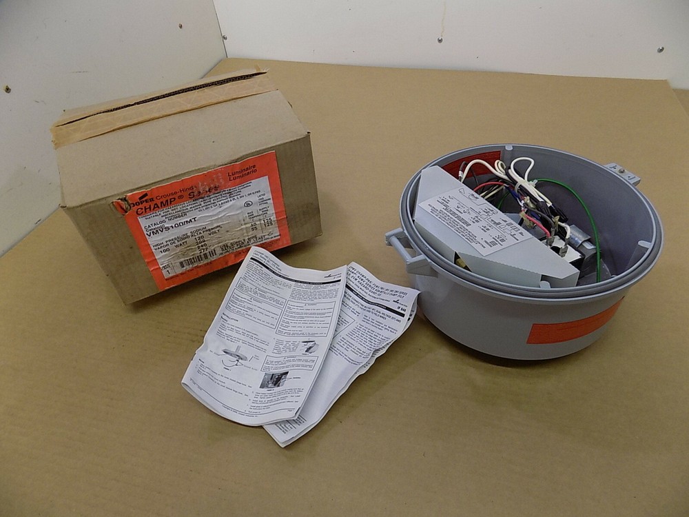 NEW COOPER CROUSE-HINDS HIGH PRESSURE SODIUM BALLAST FIXTURE – VMVS100/MT