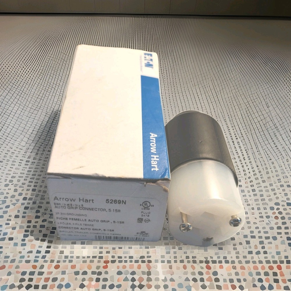 EATON CORPORATION 5269N Arrow Hart Female Auto Grip 5-15R Plug 947B