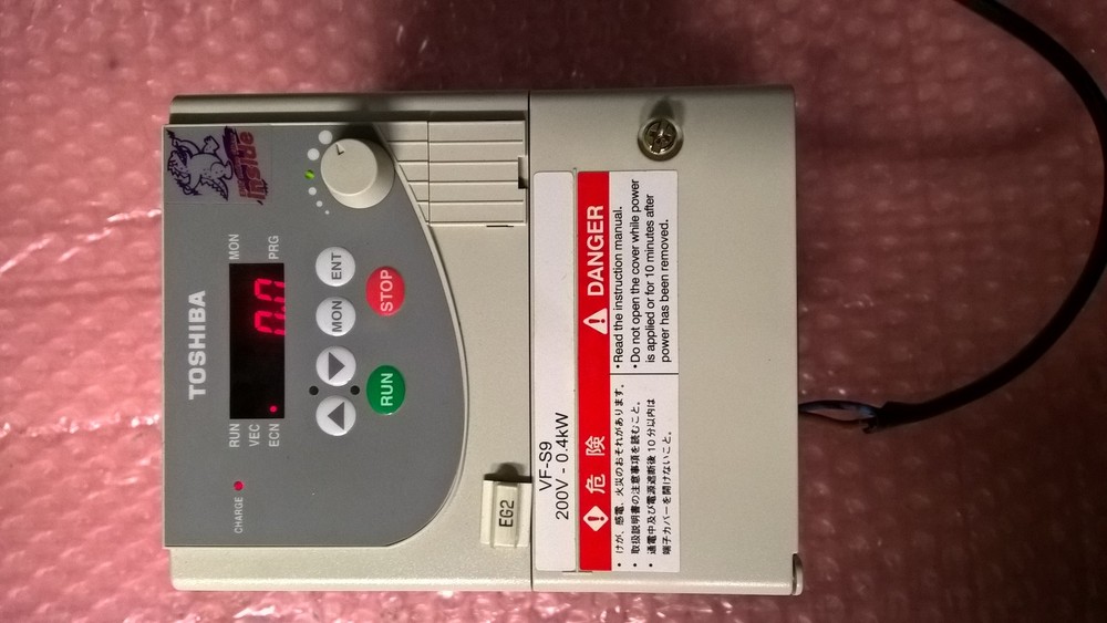 Toshiba VFS9-2004PM-WP(1) 220V 0.4KW plc invertr PLC