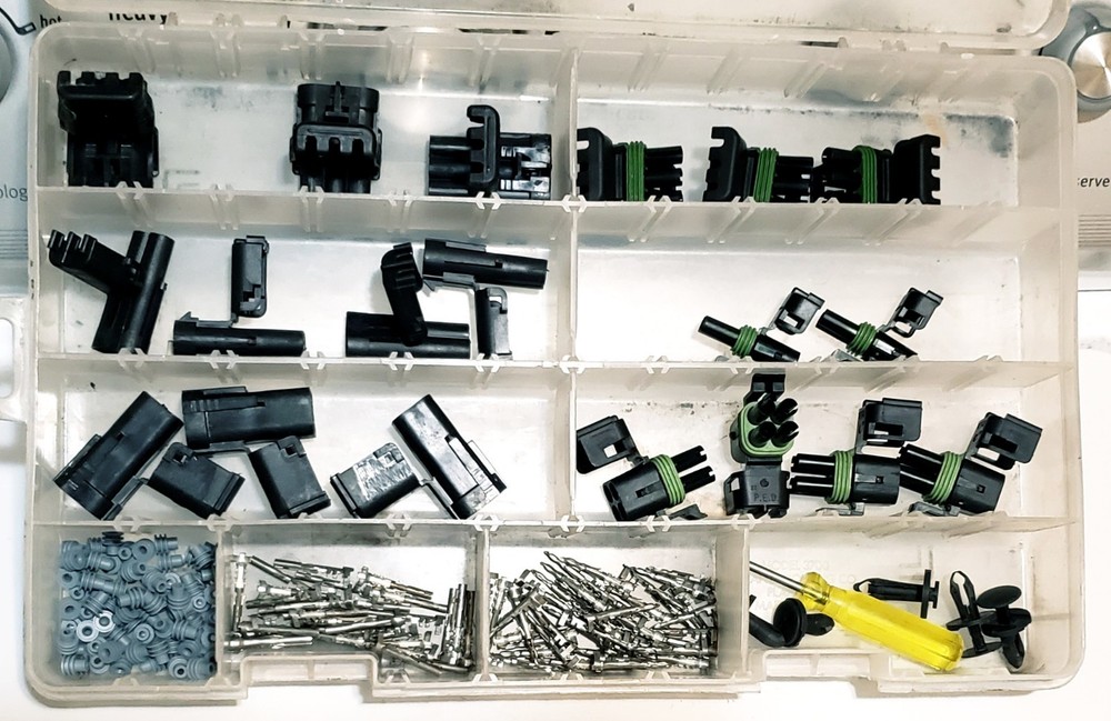 Weather Pack Connectors Assorted in Plastic Divided Case