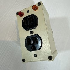 Tripp-Lite Isoblok 2-0 120V Diagnostic Surge Suppressor Noise Filter Outlet