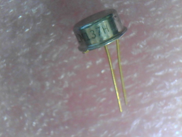 NATIONAL SEMICONDUCTOR LM137H 3-TERMINAL TO-39 ADJUSTABLE NEGATIVE REGULATOR NOS