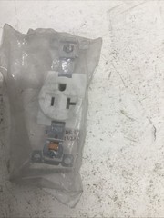 HUBBELL receptacle SR20W I-618