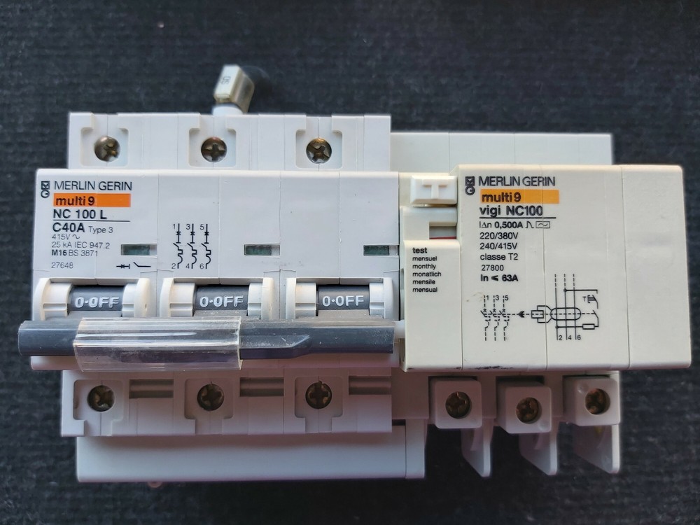 NC100L C40A 415V + MULTI9 VIGI NC100 0.500A MERLIN GERIN [Alle]
