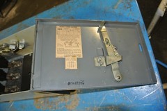 I-T-E V2E3203 CLAMPMATIC VACU-BREAK FUSIBLE PANEL SWITCH – 240V, 100A, 3-POLE