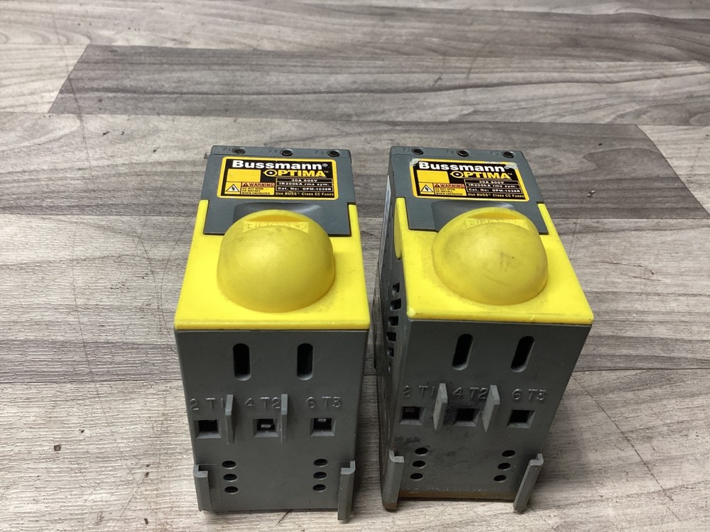 LOT OF 2 BUSSMANN OPM-1038R OPTIMA FUSE HOLDER 30A 600V #102N148