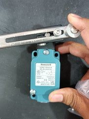 1PC- Honeywell SZL-WL-B-A01AH general purpose limit switch- NEW