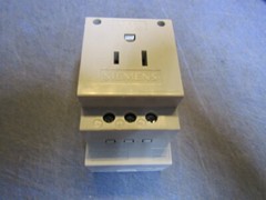1 – Siemens 5TE6 804 5TE6 804 125VAC 15A Socket. NEW Out of the original package