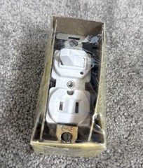 EAGLE SINGLE POLE QUIET SWITCH With Pilot Light And Receptacle # 274W-BOX White