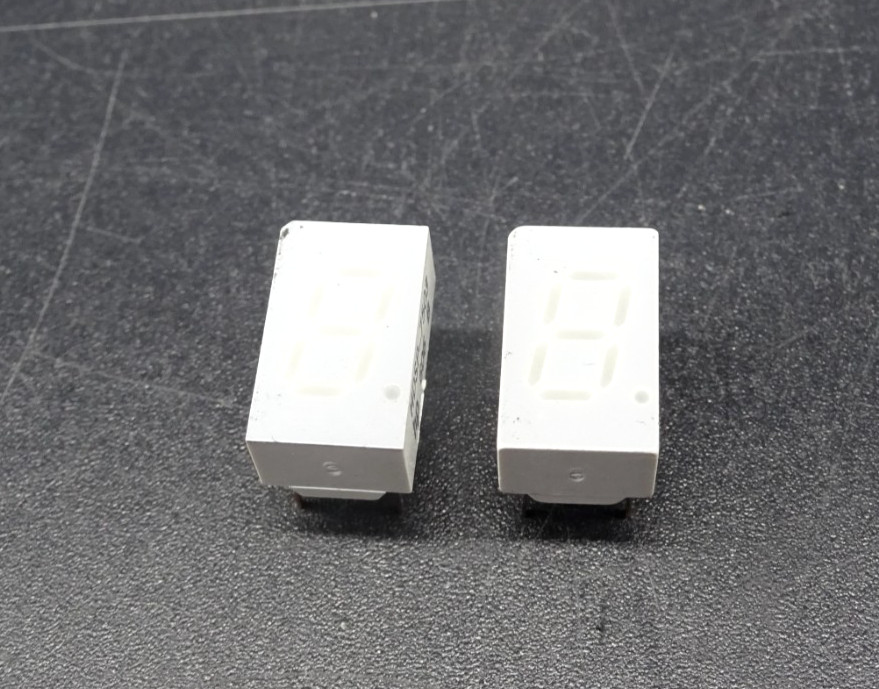 Lot of 2, HDSP-7503 7.6MM COMMON CATHODE 7 Segment LED Display RED