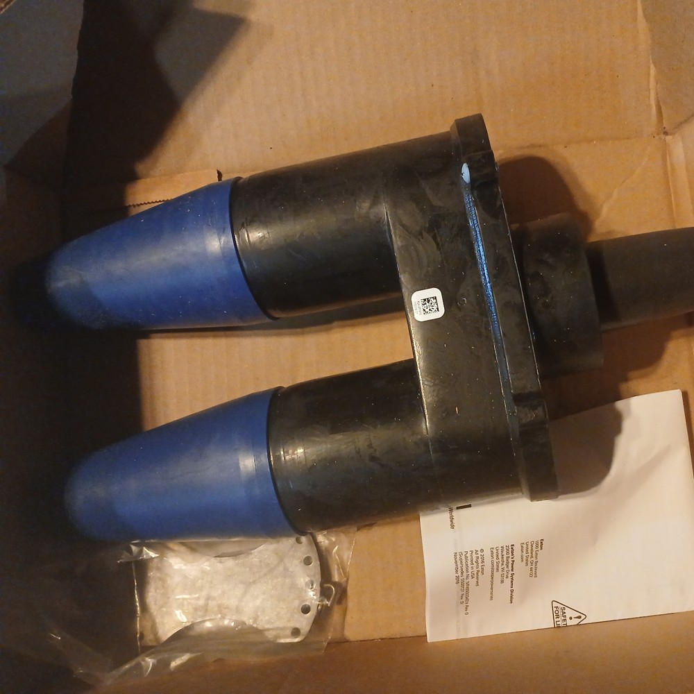 Eaton LFI225 25kV 200A Loadbreak Rotatable Feedthru Insert Cooper Power NEW