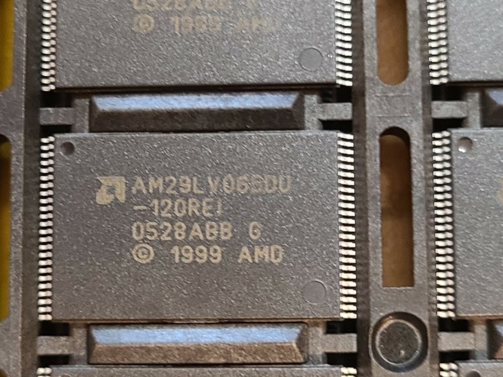 Lot of 5 AMD AM29LV065DU-120REI Flash Mem Parallel 3V/3.3V 64M-Bit 8M x 8 120ns