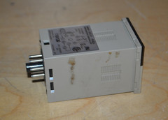 Omron ~ E5C4-R40J ~ Analog Fahrenheit Temperature Controller ~ (B2)