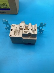 Square D 2510FG1 Manual Starter Ser A Missing Screws No Instructions NOB