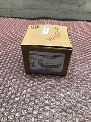 Box of 4 Thomas & Betts 54215 2-hole Lug 3/8in