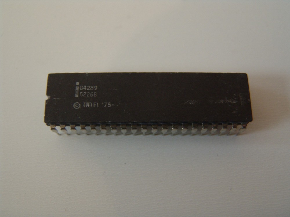 Intel D4289 Inmtegrated Circuit Malaysia D/C 7825 NEW OLD STOCK