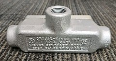 Cooper Crouse-Hinds OET1 1/2″ T-Style Conduit Outlet Body with Cover
