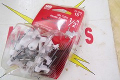 Gardner Bender PS-1550, NM Cable Plastic Staples 1/2″, pkg of 15