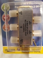 Monster 140558-00 4 Way Satellite Splitter, 2 Ghz, Gold