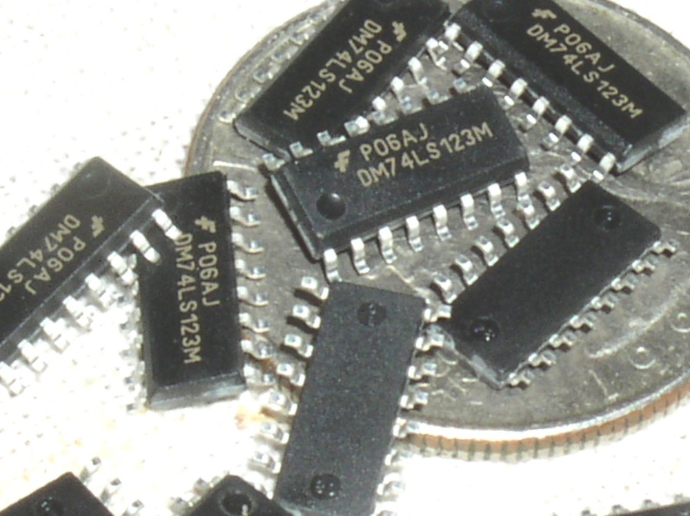 12 FAIRCHILD 74123 DM74LS123M DUAL RETRIGGERABLE ONE SHOT MULTIVIBRATOR 16-SOIC