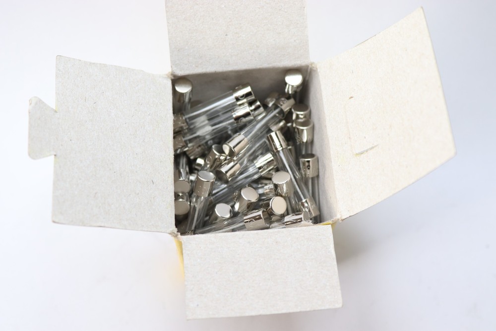 (100-Pk) Eaton Fuse Cartridge Glass Holder 700 mA 250V AC DC 1/4″ x 1-1/4″