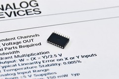 1 Analog Devices Four-Quadrant Multiplier MLT04GS