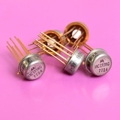 Lot of 5 Vintage Motorola MC1558G 8-Pin Op-Amp Gold Plated