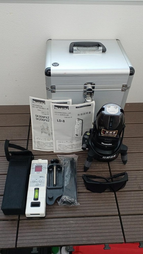 Makita SK309PXZ Laser Marker with Auto Tracking & Remote Rotation