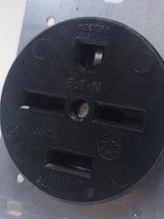 Eaton Arrow Hart 8430N Flush Mount Receptacle 15-30R 3-Pole 3-Wire NEW