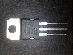 25 PCS ST L7808ABV 8V FIXED POSITIVE PRECISION IA VOLTAGE REGULATOR TO-220 “NOS”