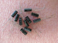 UVZ1E220MDH CAPACITOR ALUM ELEC RADIAL 22uF 25V 20% NICHICON (LOT OF 20)