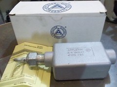 APPLETON ELECTRIC G-HPHP-24 RECEPT HANGERS WITH ONE HUB NEW IN BOX (P6)