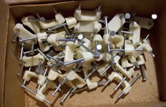14-1P – 1/2″ Plastic Stacking Staples for (2) 14/2 & 12/2 – Pack of 46