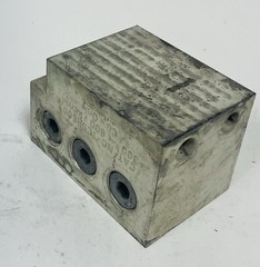 SIEMENS NO. TC5R600 BREAKER LUG TERMINAL PD/RD CU BODY LUG 5 W 600 KCMIL