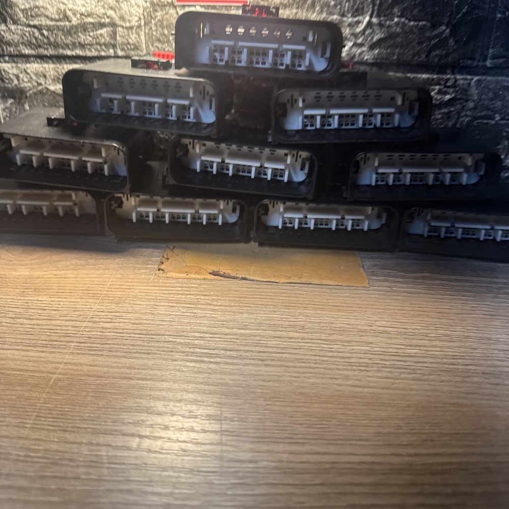 (10)TE Connectivity 2301461-1 Automotive Housings for Male Terminals 2-2301461-3