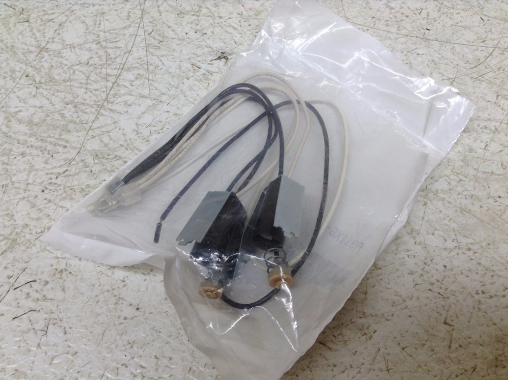 Adams A911X6-1 Elevator Lamp Socket A911X61 New