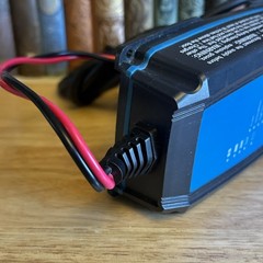 Victron BPC121031104R Blue Smart IP65 Battery Charger 12/10(1) 120V NEMA 1-15P U