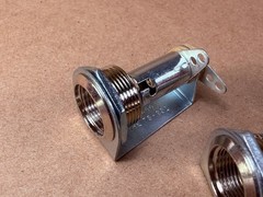 AERONAUTICAL ELEC 75-302 PANEL MOUNT LAMP BULB BAYONET BASE SOCKET HOLDER