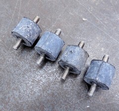 Lot of (4) Corrosion-Resistant Vibration Damping Rubber Mounts SS 1/4″ Coarse