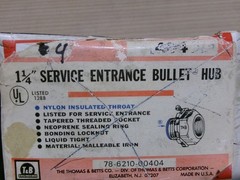 NEW T & B *Box of 4* 1 1/4″ Service Entrance Bullet Hub Nylon Insulated AK