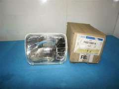 Ford F3UZ-13007-A F3UZ13007A Headlamp Bulb-R NEW NOB