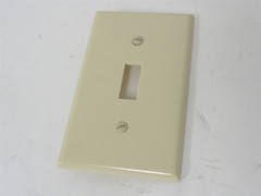239051 New-No Box; Leviton 020-86001 Lot-6 Toggle Switch Wallplates; 1-Gang