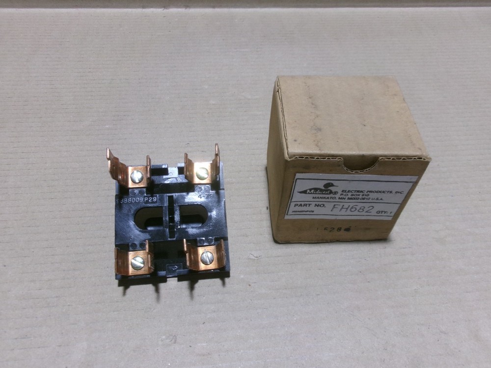 Midwest FH682 Disconnect Fuse Pull Out Double 60 Amp AK
