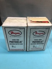 Dwyer 3002-TP-24V Photohelic Pressure Switch/Gage, Series 3000, 164756