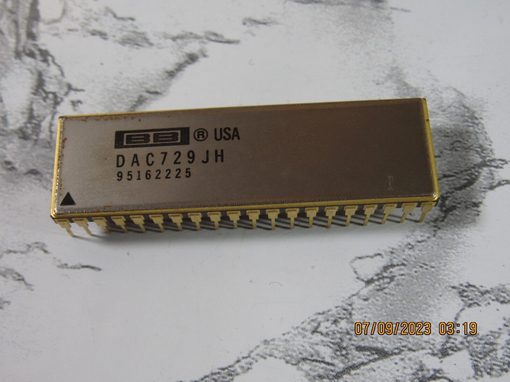 Burr Brown BB DAC729-JH 95162225 Gold 40-Pin IC DIP