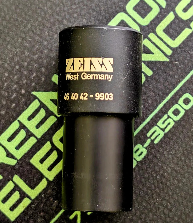 464042 – CARL ZEISS – OCULAR EYEPIECE – KPL-W10X/18 – USED