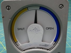 Shut / Open Gauge 3.5″ Dial, Square Front Flange 4.5″ x 4.5″