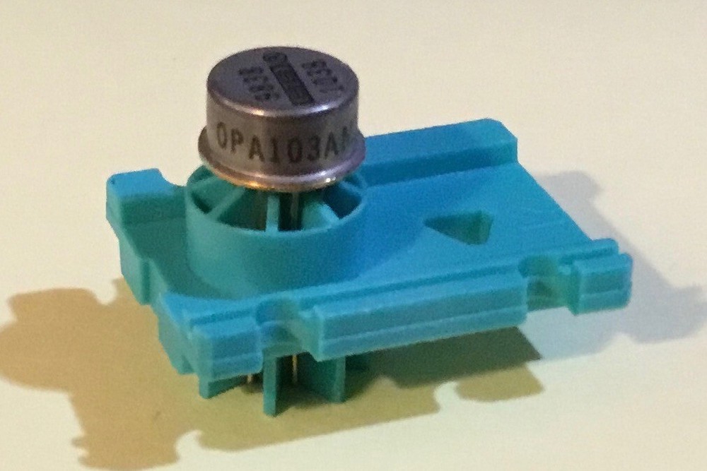 Burr-Brown OPA103AM Op Amp 8-pin TO-99 package