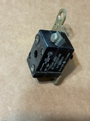 CR2940U310 GE Heavy Duty Contact Block with mounting plate 600 Volt AC