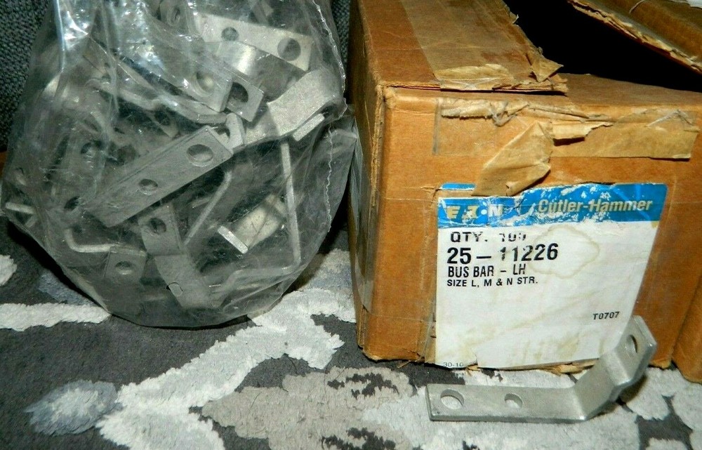 Lot of 100 New Eaton 25-11226 BUS BAR LH CONNECTOR for IEC size L, M, N STR.